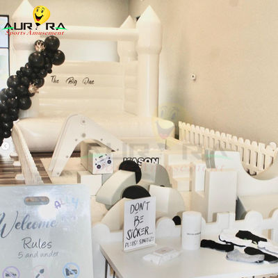 satın al Beyaz Yumuşak Oyun Dahili Ekipman Çiftlik Atlama Evi Bebek Yatakları Ve Çit online manufacture