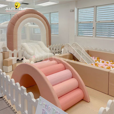 सफेद ब्राउन गुलाबी inflatable सॉफ्ट प्ले उपकरण स्लाइड के साथ खेल का मैदान गेंद गड्ढा