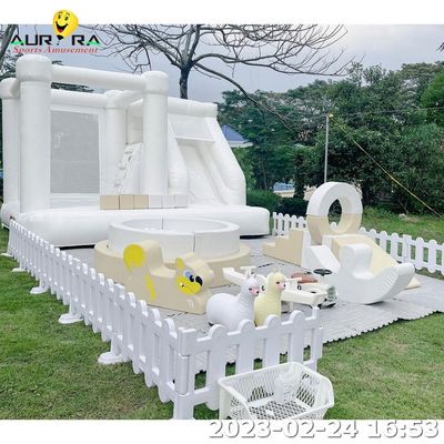 สีขาว Soft Play อุปกรณ์ชุดเล่น Yard Fence PE Outdoor เด็กที่กําหนดเอง