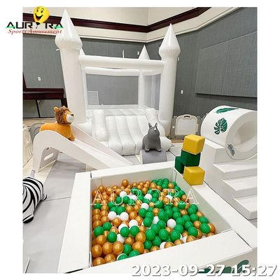 ราคาถูก Custom Indoor White Soft Play อุปกรณ์เล่นอ่อนอ่อนกับบ้านกระโดดอัดอัด
